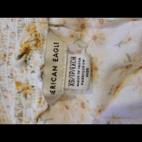 American Eagle Outfitters xs white & yellow floral elasticized crop top - Picture 3 of 3